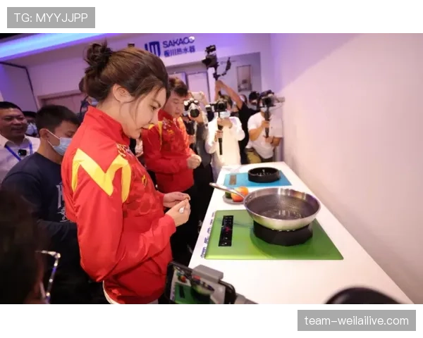 刷到杜丽在家做饭的片段，冠军气场配上高奢摆件，感觉人生差了两条街